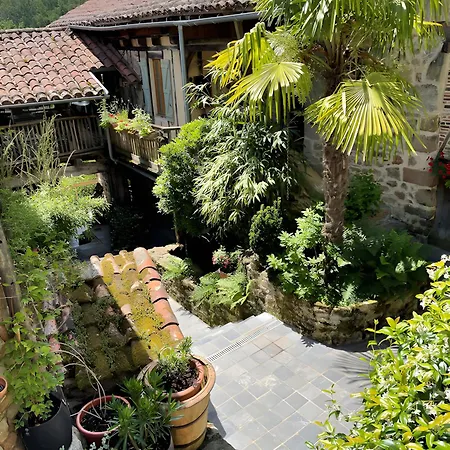 D'hotes Du Pentadou Bed & Breakfast 3*